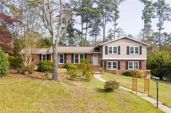 9925 La View CIR, Roswell, GA 30075