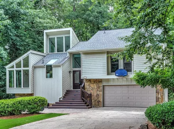 Roswell, GA 30075,2704 Long Lake DR NE