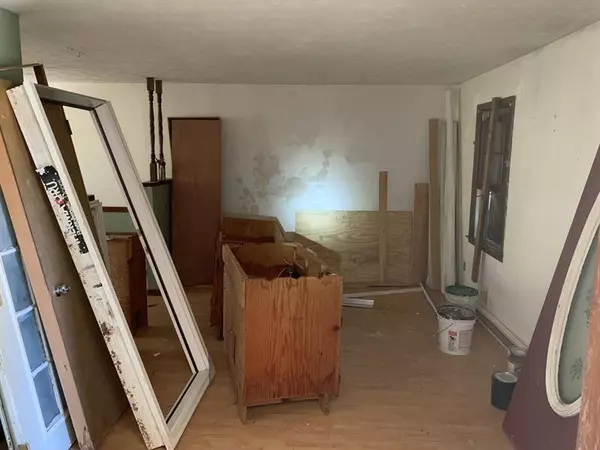 Conyers, GA 30012,916 Betty CT NW