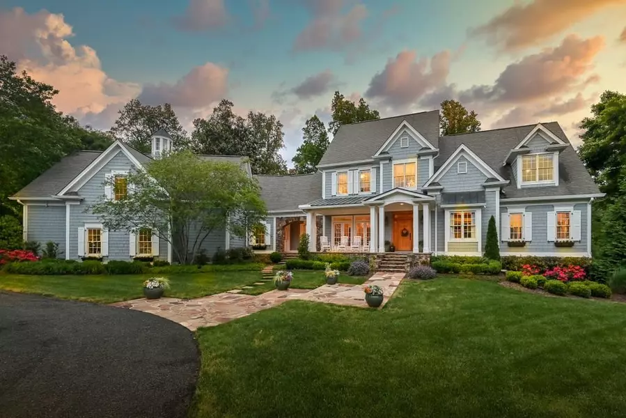 1050 Meadowview RD, Roswell, GA 30075