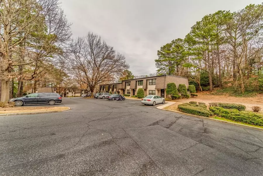 242 TRIUMPH DR NW, Atlanta, GA 30327