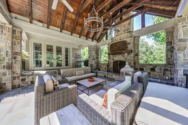 Sandy Springs, GA 30327,331 Londonberry RD
