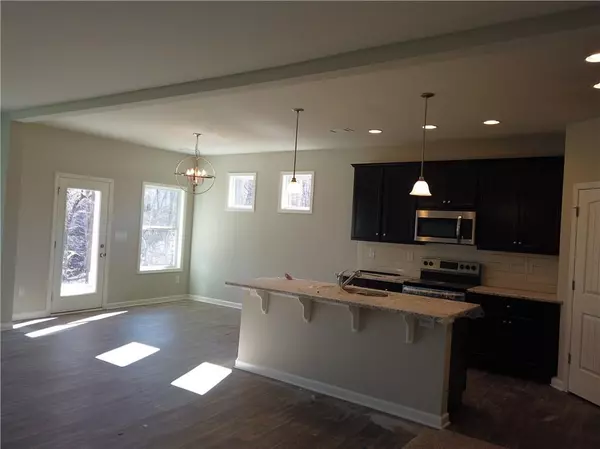 Hoschton, GA 30548,500 White Trillium DR