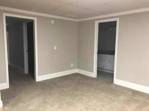 Roswell, GA 30075,10575 Shallowford RD