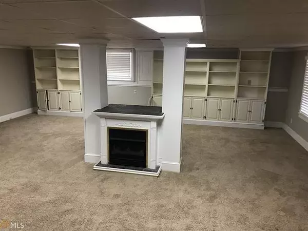 Roswell, GA 30075,10575 Shallowford RD