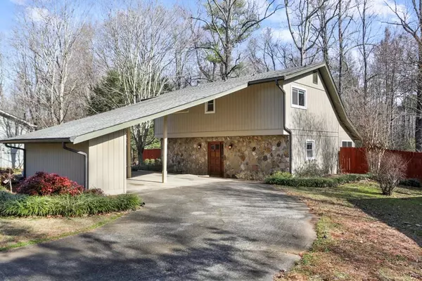 285 Monivea LN, Roswell, GA 30075