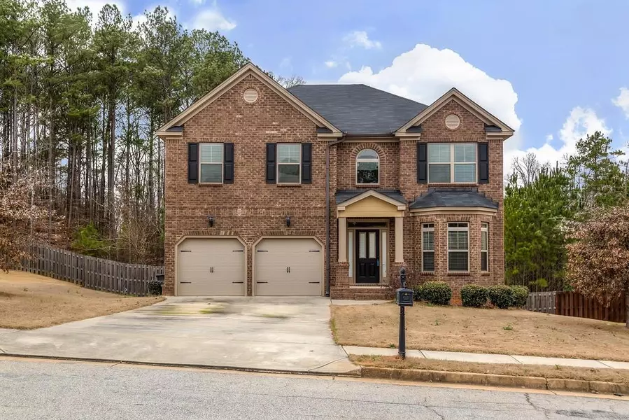 35 Waters Edge LN, Covington, GA 30014