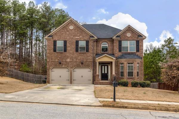 35 Waters Edge LN, Covington, GA 30014