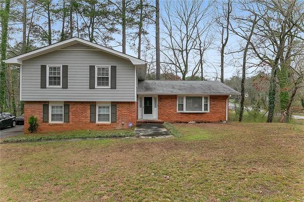 2097 Rollingview DR, Decatur, GA 30032