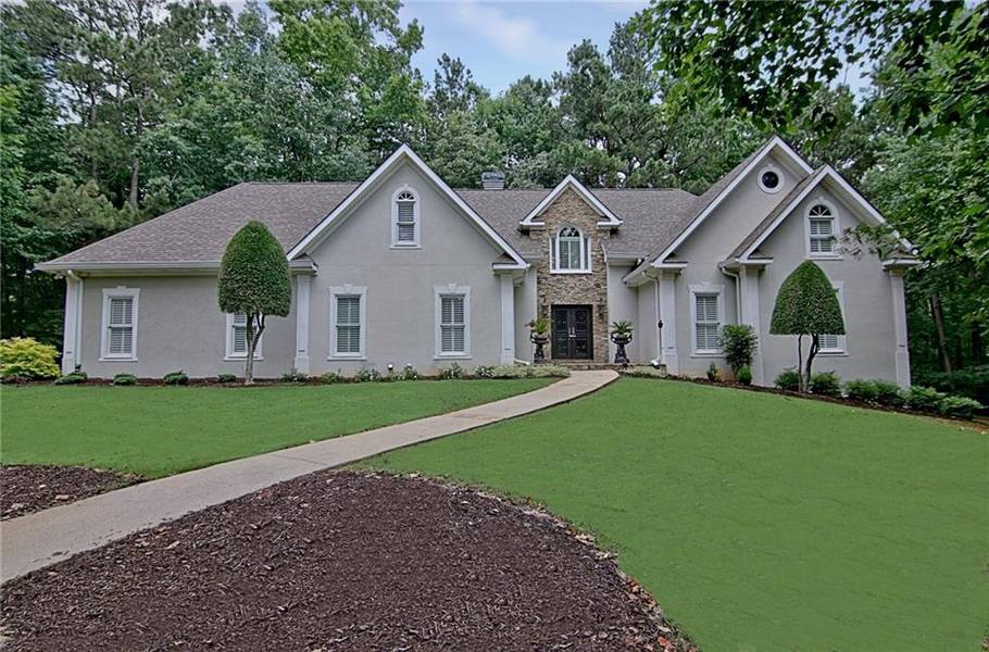 400 Island Cove DR, Newnan, GA 30263