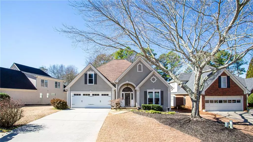 450 Shelli LN, Roswell, GA 30075