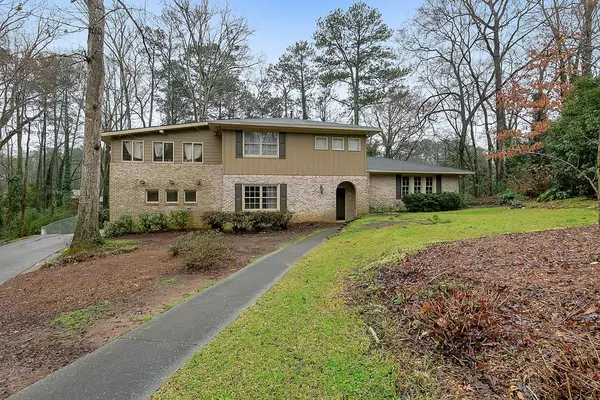 581 VILLAGE GREEN CT SW, Lilburn, GA 30047