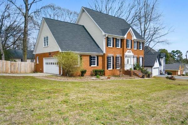 5586 Mountain CRES, Stone Mountain, GA 30087