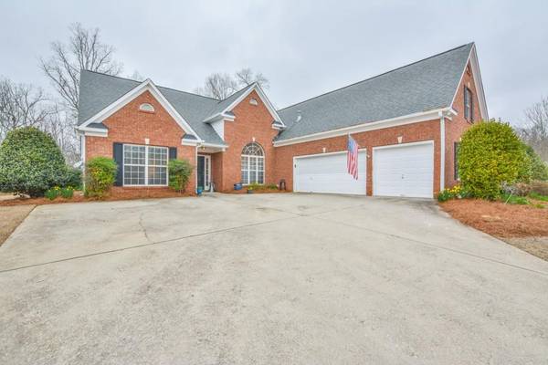 6314 Bluegrass LN, Flowery Branch, GA 30542