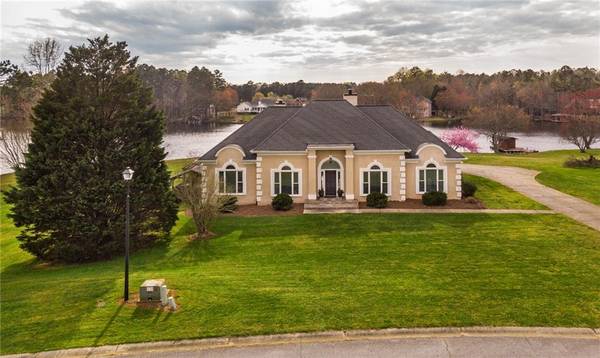 135 Walker Lake DR, Carrollton, GA 30117