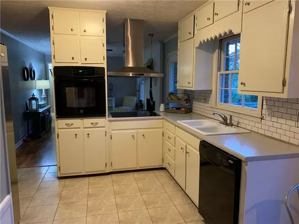 Stone Mountain, GA 30087,1709 Pounds RD