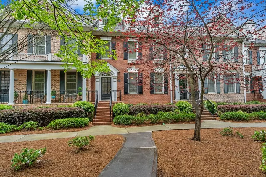 5704 Fairmont TRCE, Roswell, GA 30075