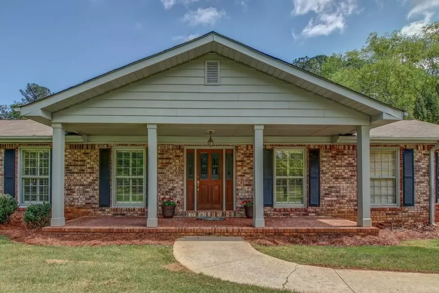 6189 Crestview DR, Covington, GA 30014