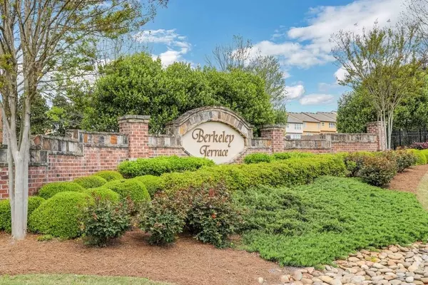 Peachtree Corners, GA 30092,4923 BERKELEY OAK CIR