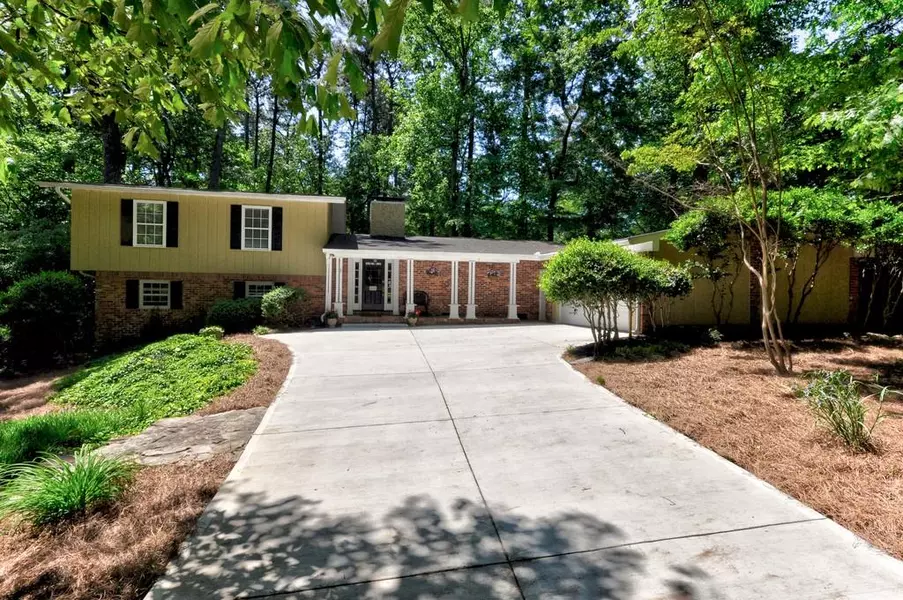 4577 Kingsgate DR, Dunwoody, GA 30338