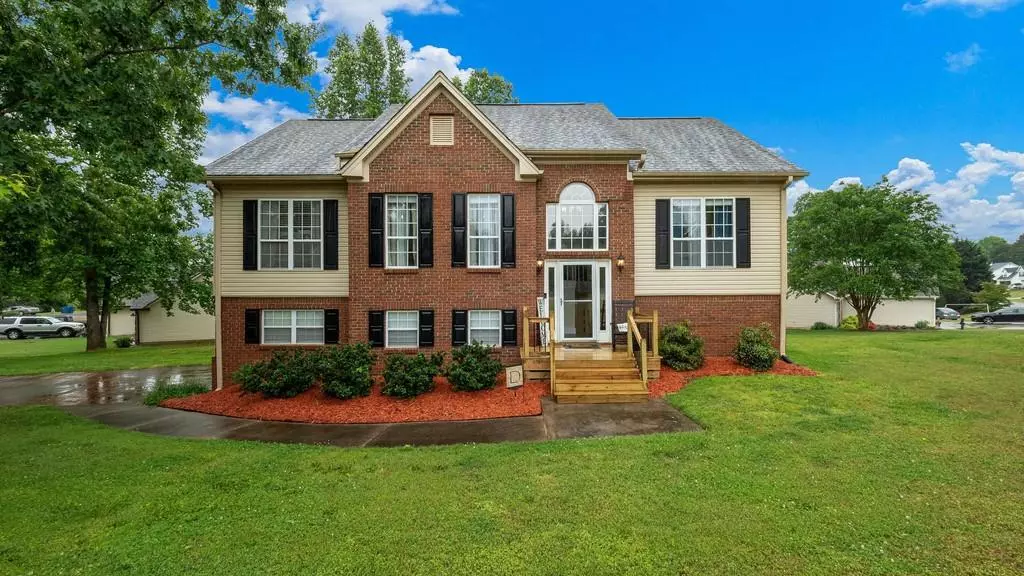 5310 Ashland DR, Flowery Branch, GA 30542