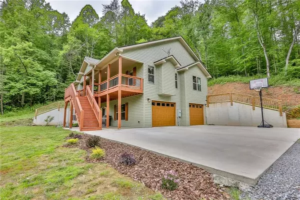 Ellijay, GA 30540,582 Parks RD