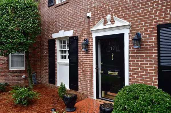 Atlanta, GA 30327,3050 Margaret Mitchell DR NW #19