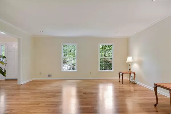 Sandy Springs, GA 30328,915 Edgewater TRL