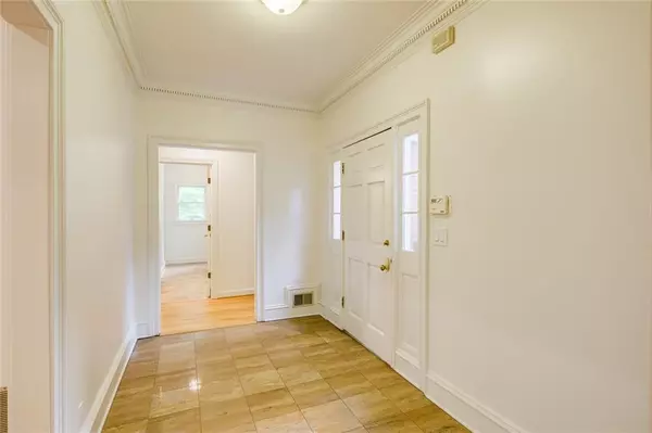 Atlanta, GA 30327,5680 River Oaks PL #25
