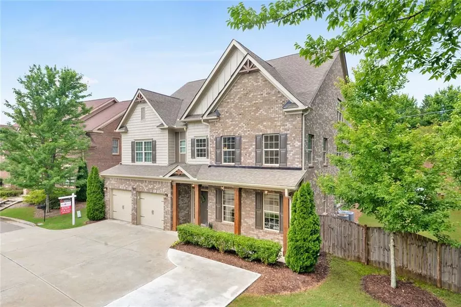 7805 Stratford LN, Sandy Springs, GA 30350