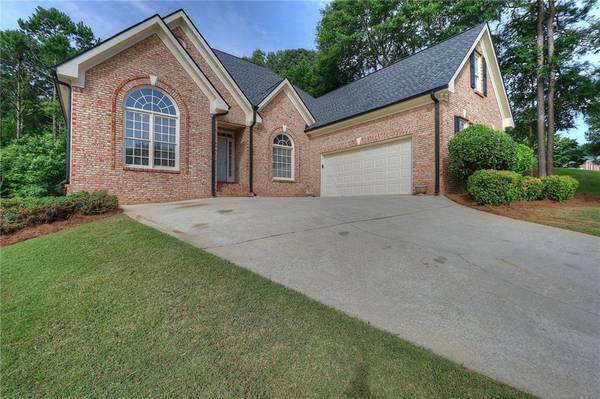 1003 Maple Creek DR, Loganville, GA 30052