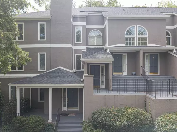 32 Saint Claire LN #32, Atlanta, GA 30324