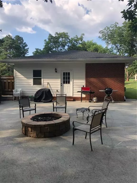 Woodstock, GA 30188,2168 E CHEROKEE DR