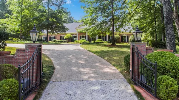 Atlanta, GA 30327,5660 Glen Errol RD