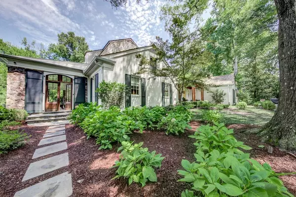 Atlanta, GA 30327,4925 Jett RD