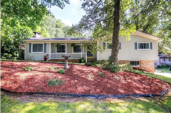 235 King Arthur DR,  Woodstock,  GA 30189