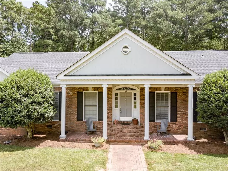 54 Meadow LN, Covington, GA 30014