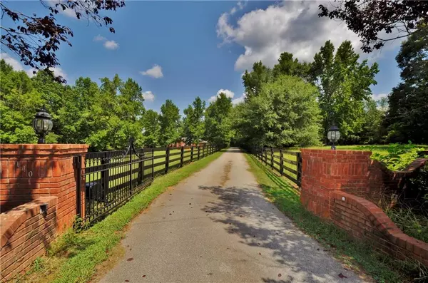 Newnan, GA 30263,140 Hunters LN