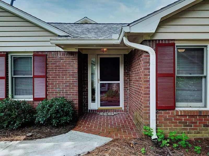 6308 Deerings HOLW, Peachtree Corners, GA 30092