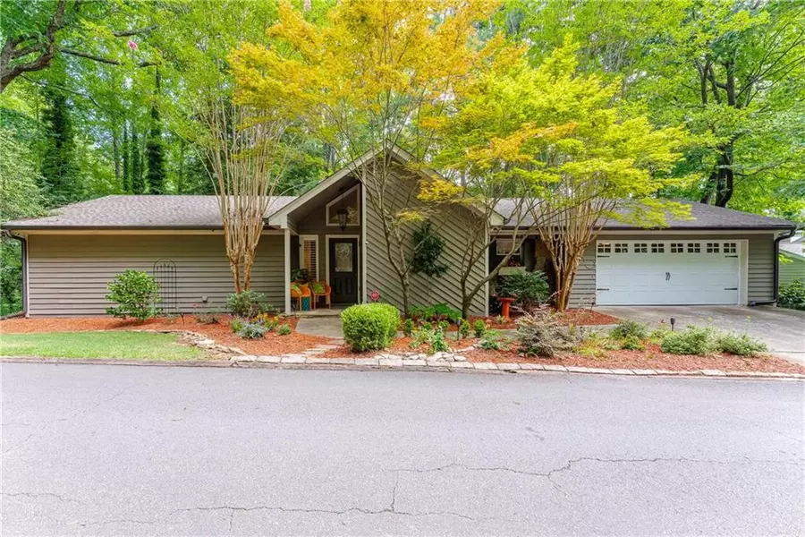 150 Boxelder LN, Roswell, GA 30076