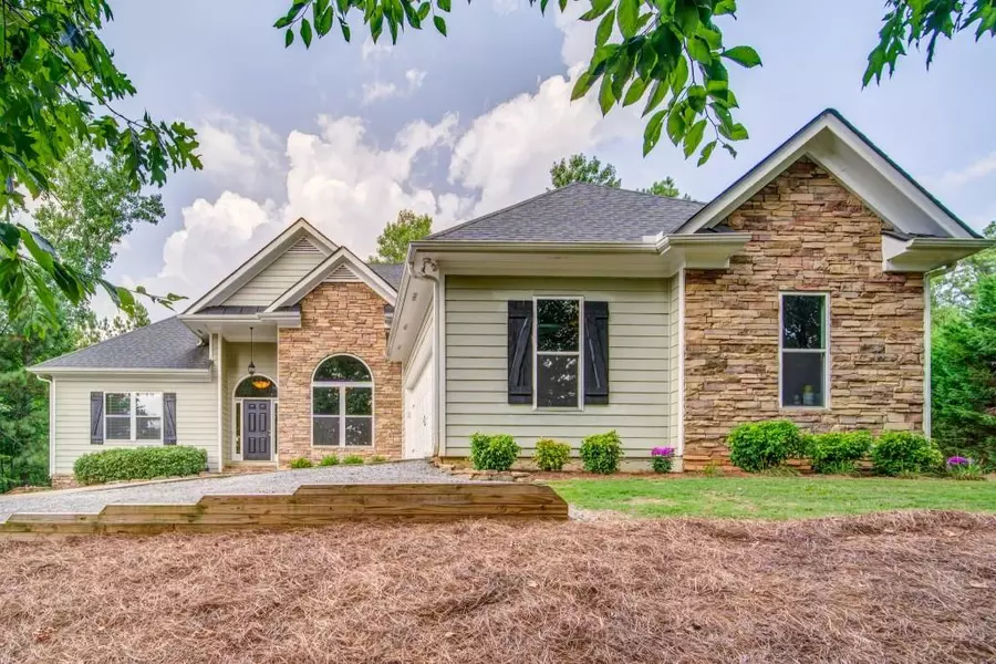 25 Eagles View DR NE, Cartersville, GA 30121