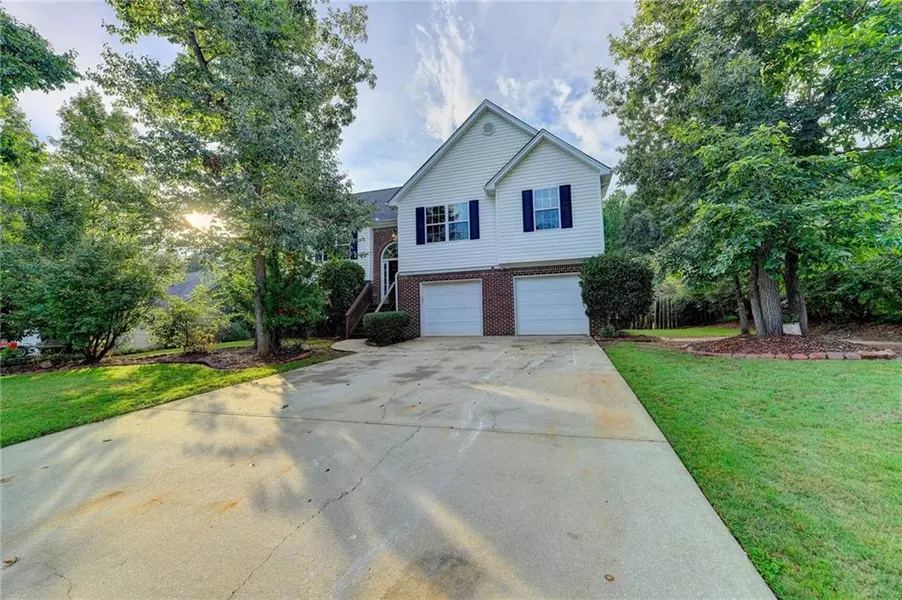 526 Emerald Pointe TRL, Monroe, GA 30655