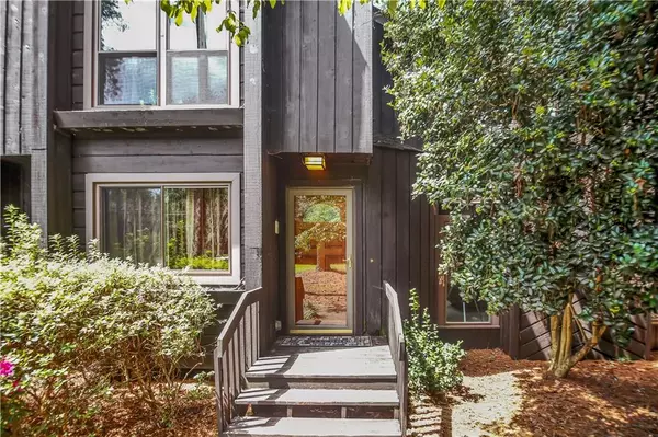 Roswell, GA 30076,210 Hollyberry LN