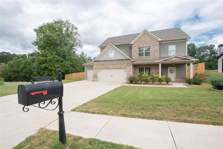 6380 SPRING COVE DR, Flowery Branch, GA 30542