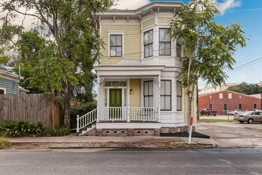 1210 Whitaker ST, Savannah, GA 31401