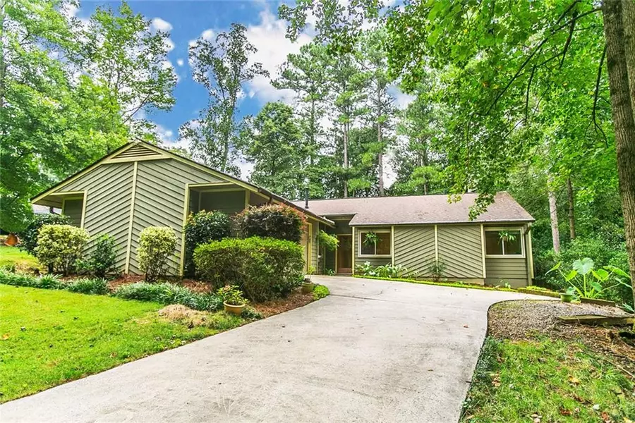 2092 Tree Top BND, Marietta, GA 30062