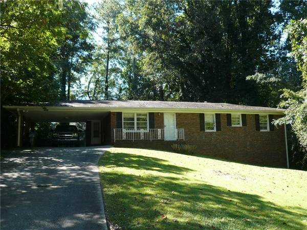 135 Valley DR, Roswell, GA 30075