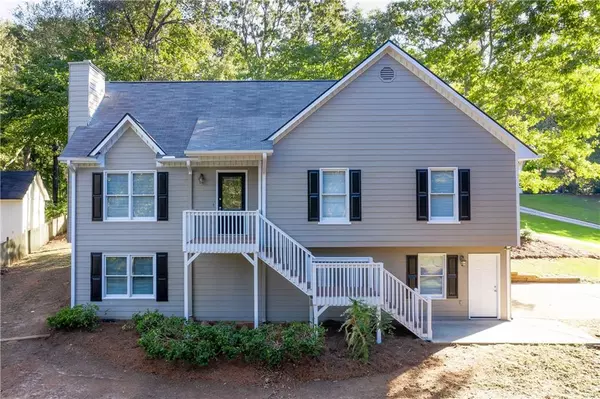 8615 Topaz LN, Gainesville, GA 30506