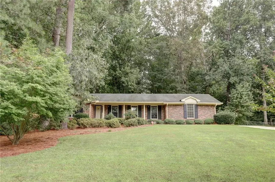 2221 Dartford DR, Dunwoody, GA 30338