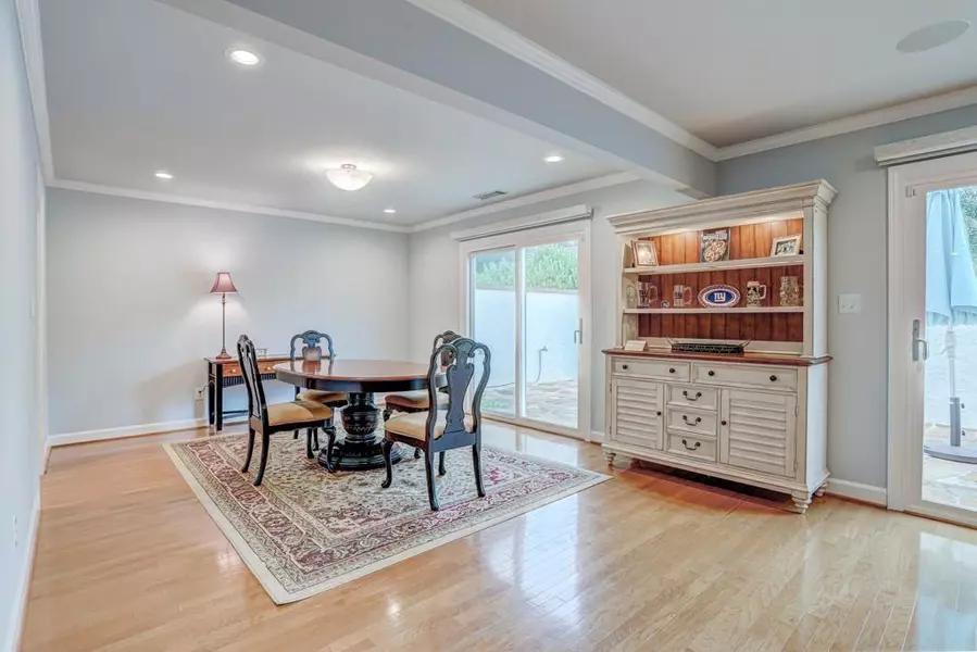 4328 Village Oaks LN, Dunwoody, GA 30338